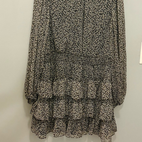 Chic Black and White Floral Midi Dress - Picture 3 of 9